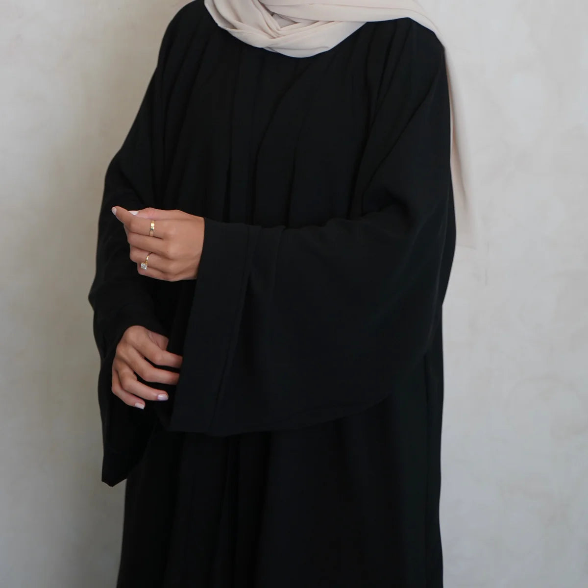 Essential Abaya - Black 4 piece set