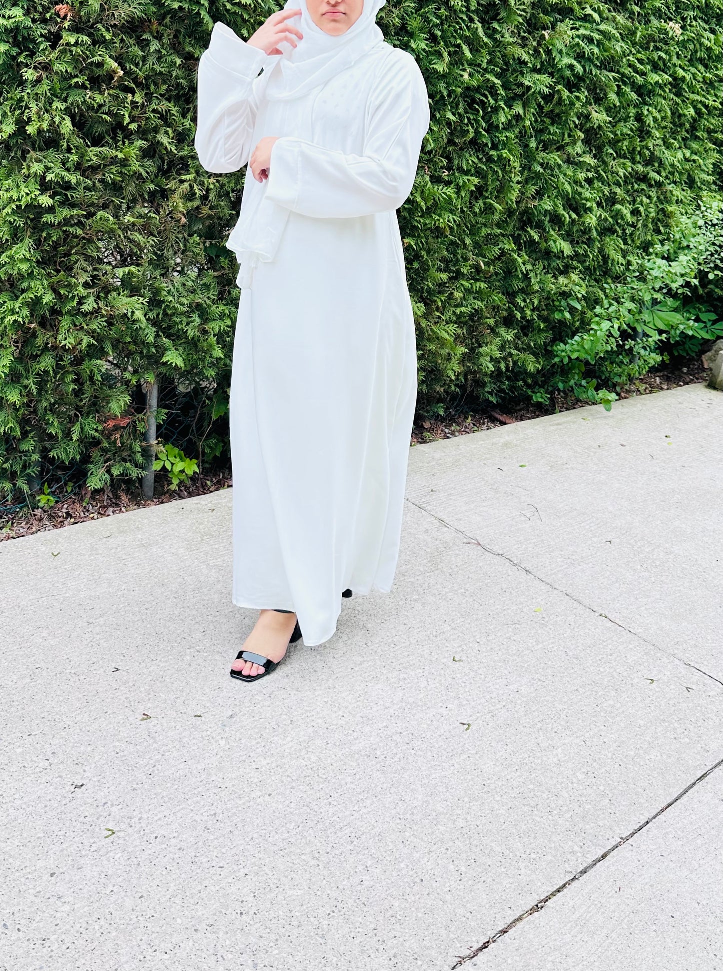 Essential Abaya-White