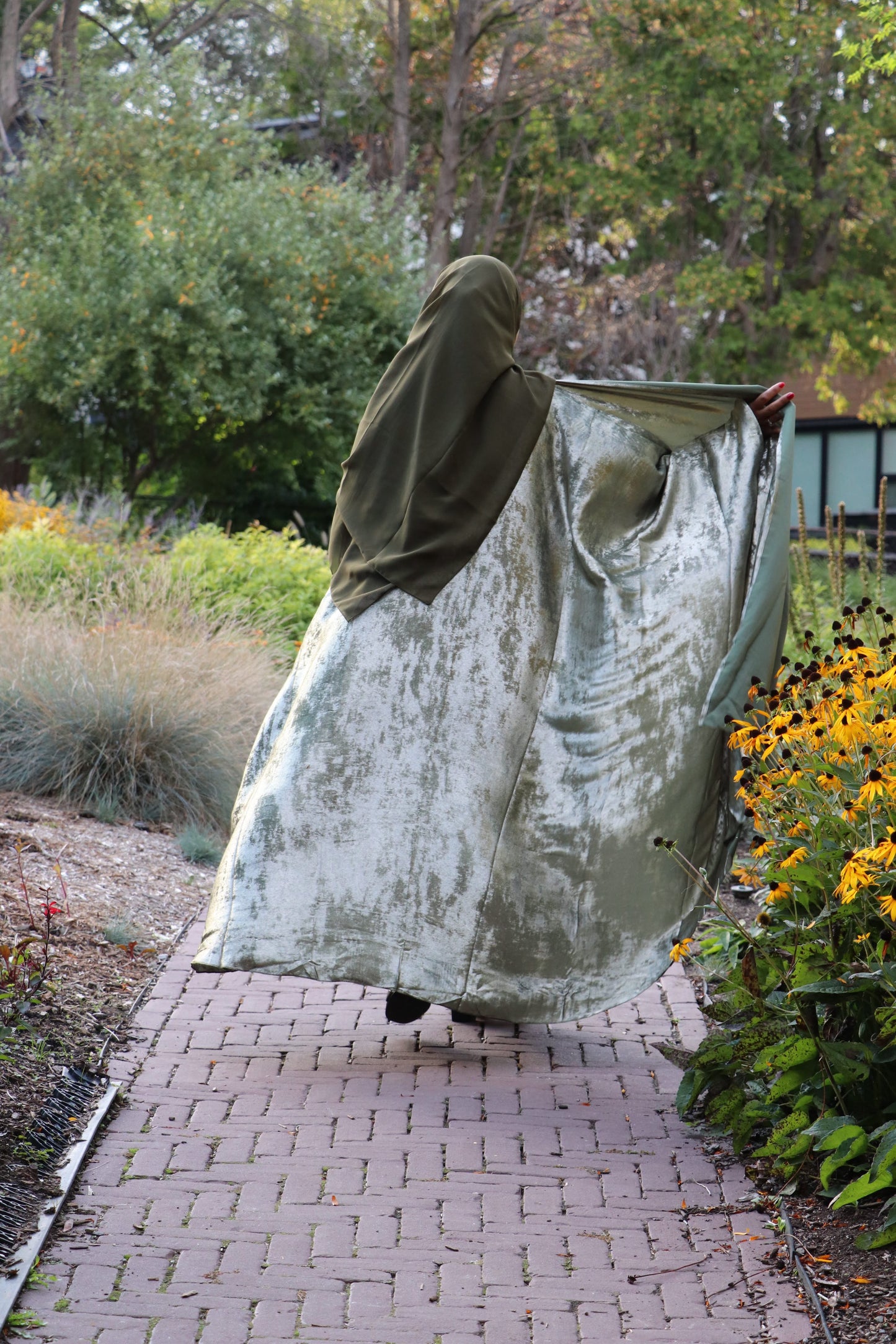 Metallic shimmer Shrug Abaya