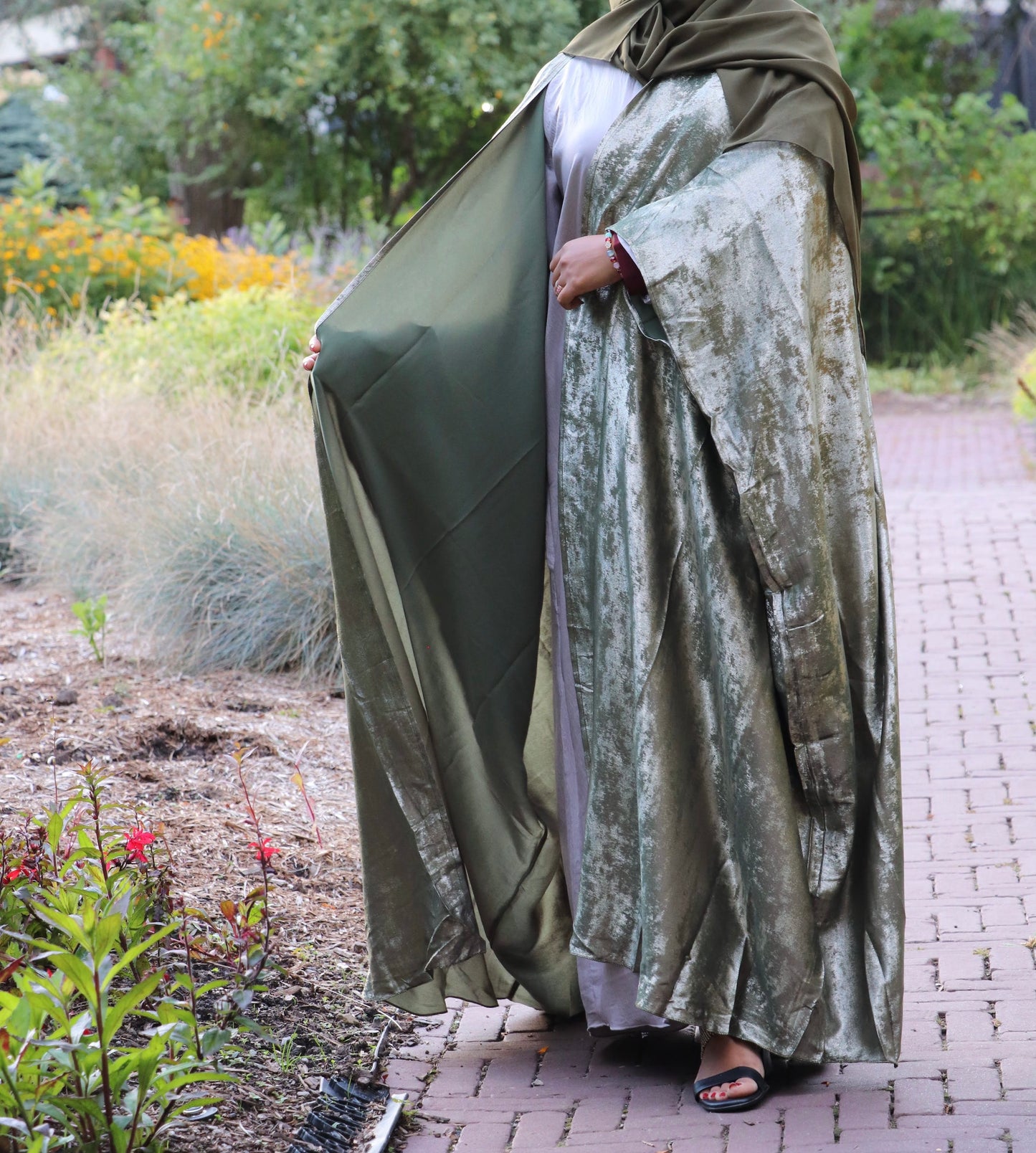 Metallic shimmer Shrug Abaya