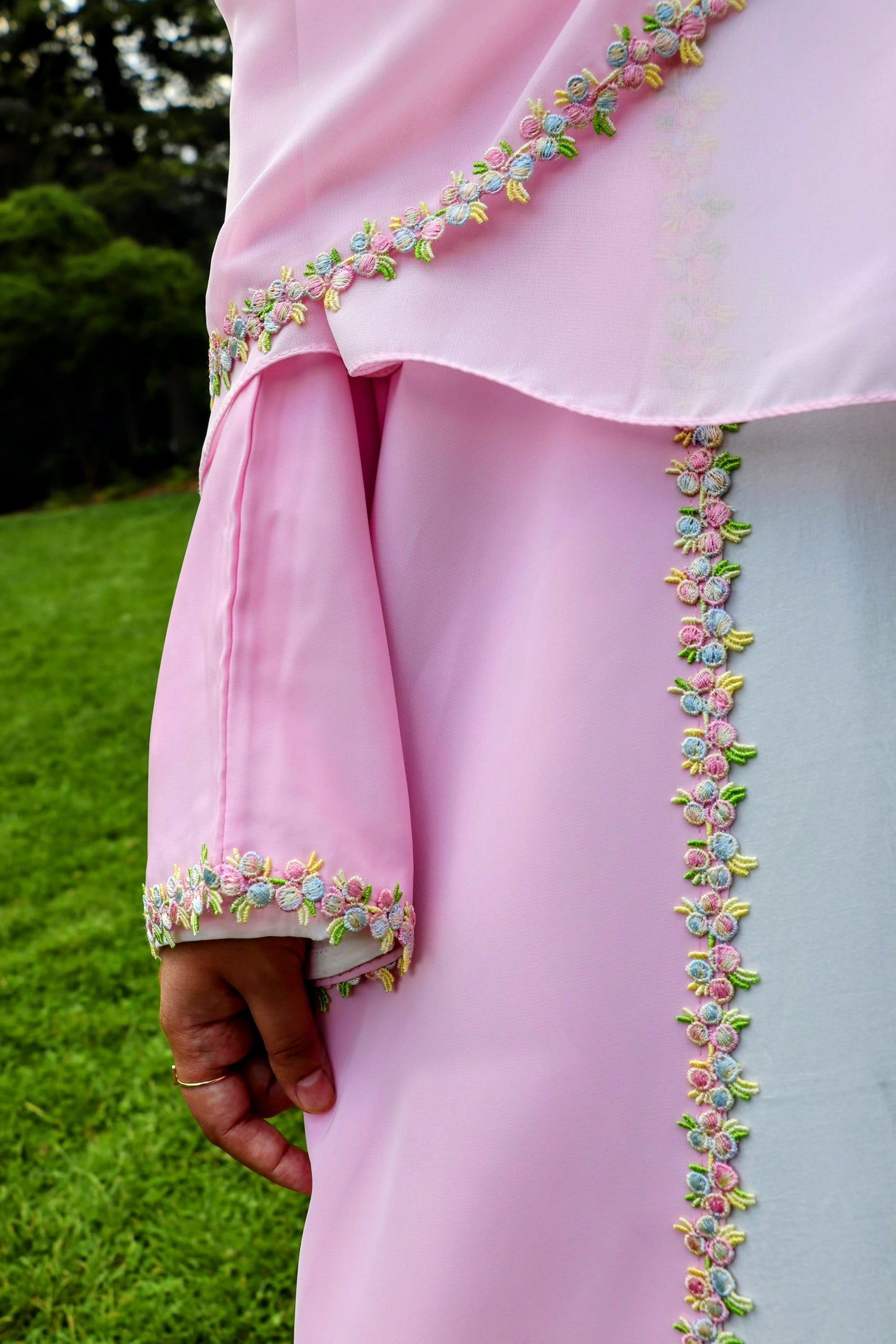 Floral Lace abaya🩷💛