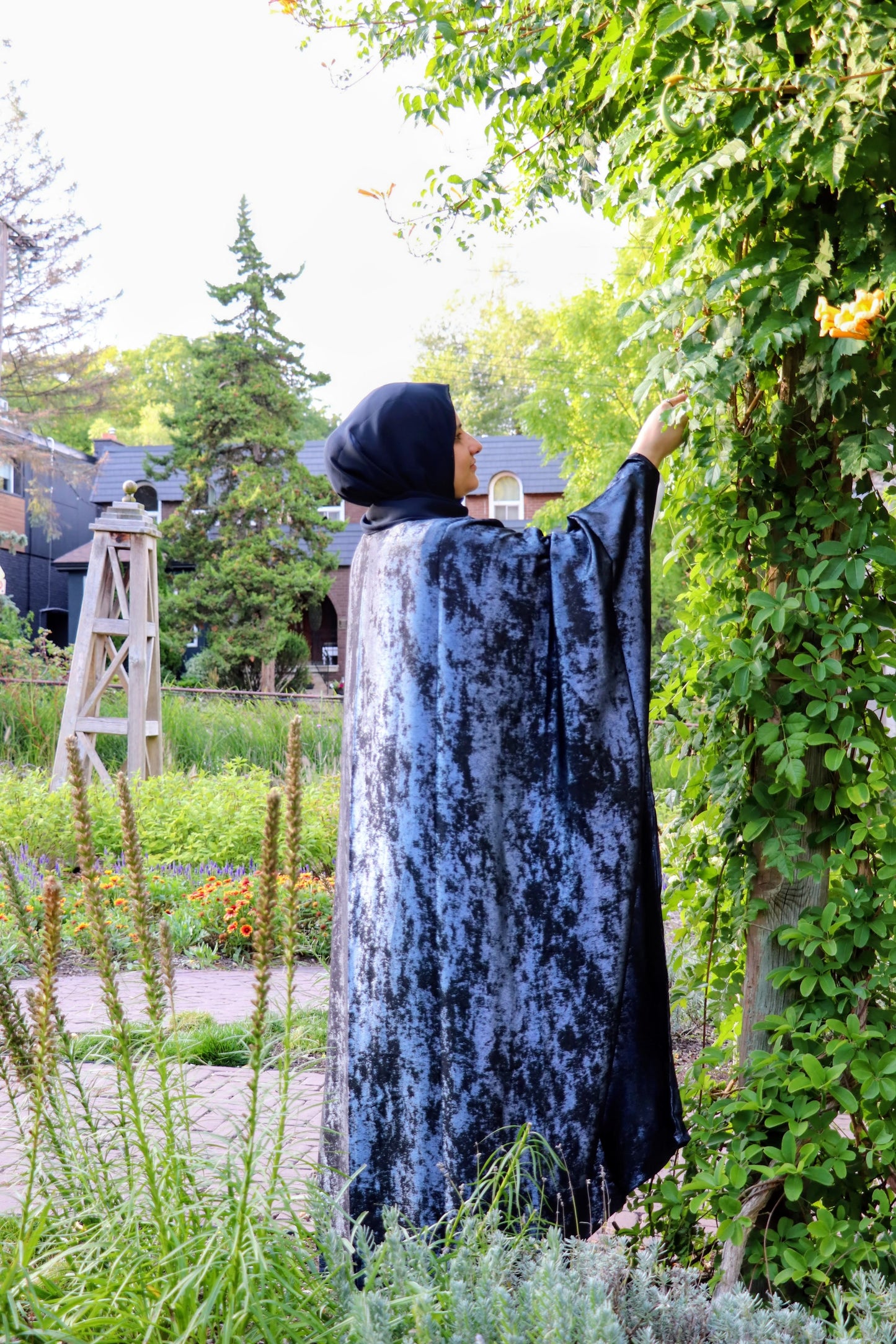 Metallic shimmer Shrug Abaya