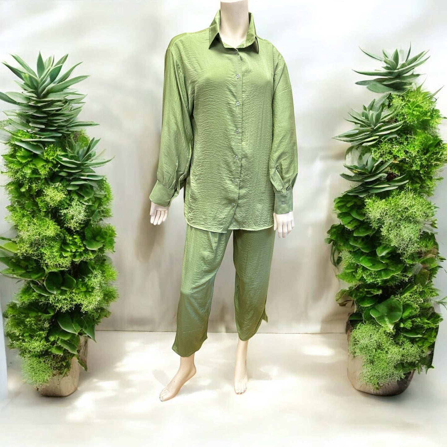 Women’s relaxed top and pant suit