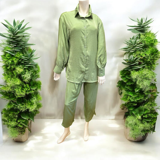 Women’s relaxed top and pant suit