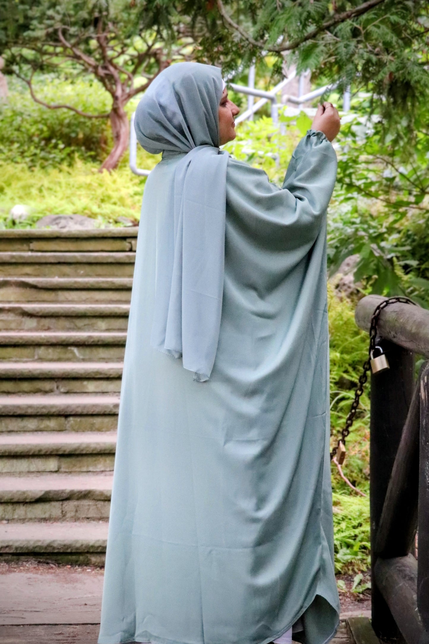 Closed Farasha with elasticated cuff