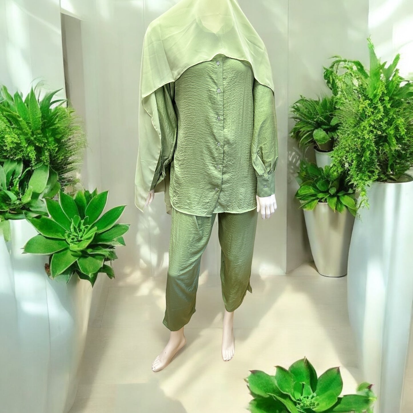 Women’s relaxed top and pant suit